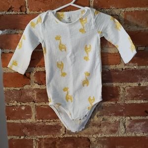 NWOT 3-6mo aden giraffe onesie